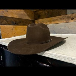 Ariat cowboy hat, 5 layer beaver felt brand new! Worn once!